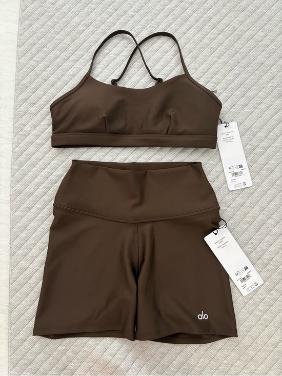 ALO Yoga Pants - ALO Yoga sell as set airlift intrigue bra size M +airlift energy short size S.